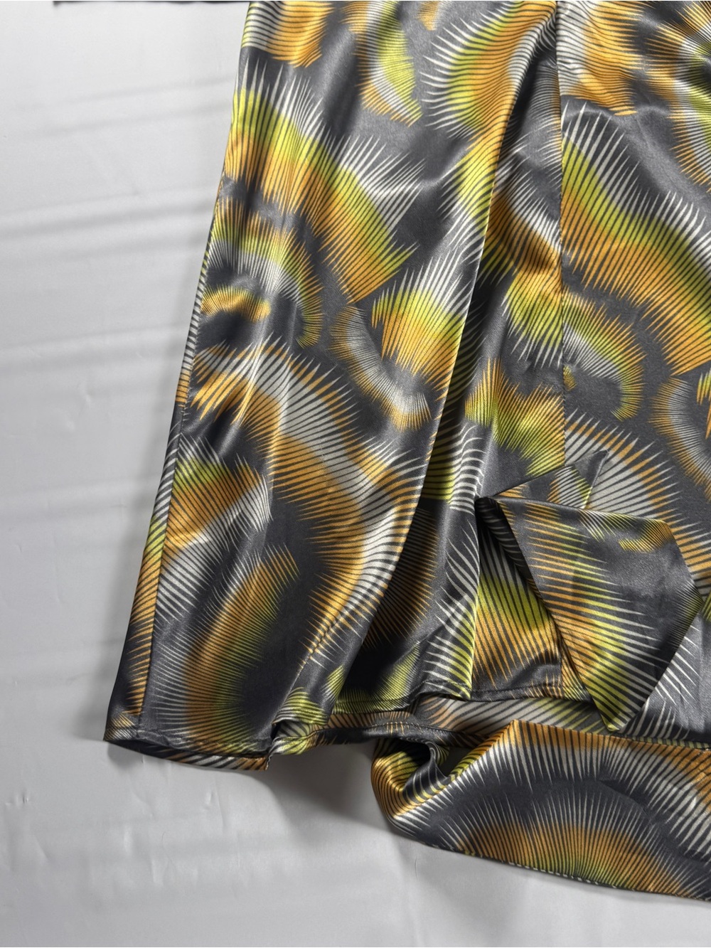 BCBGMAXAZRIA Suzy Dress Womens M Satin Gray Yellow Sunburst Caftan Kimono NWI - Picture 11 of 12